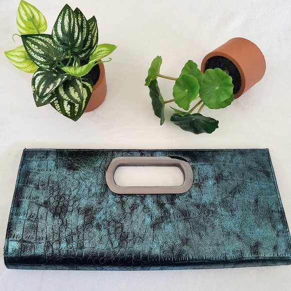 Faux crocodile leather green metallic clutch bag - Picture 1 of 9